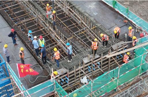 坚守岗位战酷暑，大干快上正当时 | 南通绕城高速骑岸枢纽首联现浇箱梁顺利浇筑